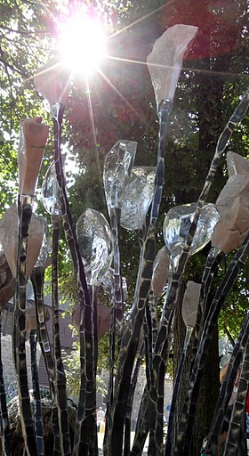 Hefaiston 2011 - kované plastiky - kombinace skla, kamene a kovu